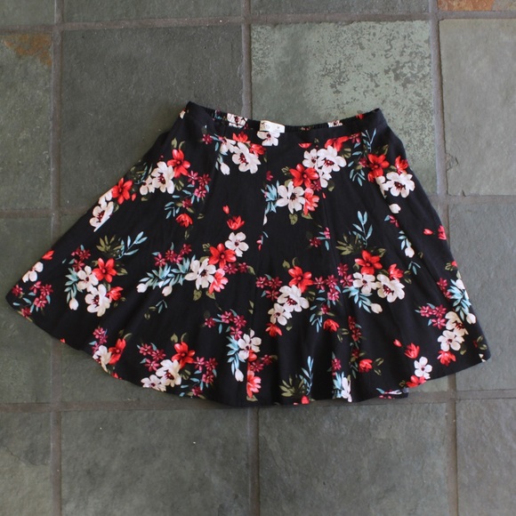 Hollister Floral Skirt - Picture 1 of 1
